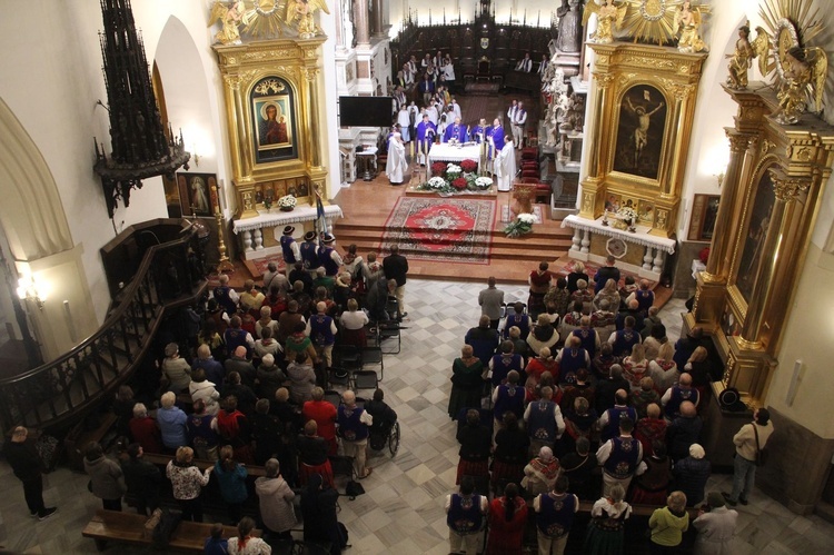 Tarnów. Pielgrzymka flisaków do katedry