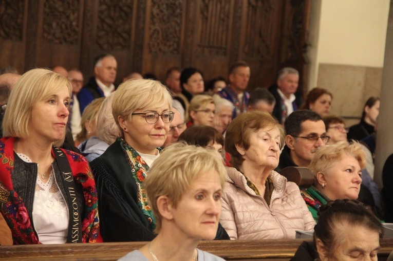 Tarnów. Pielgrzymka flisaków do katedry