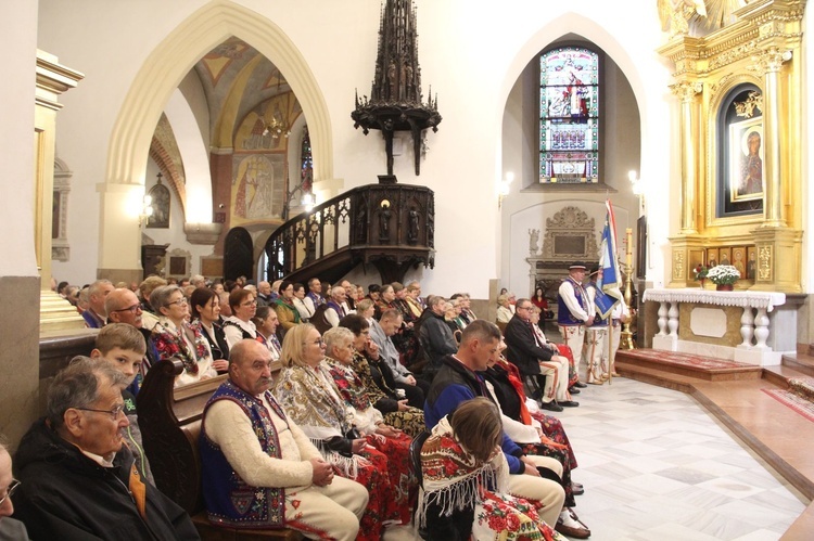 Tarnów. Pielgrzymka flisaków do katedry