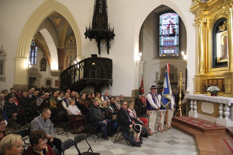 Tarnów. Pielgrzymka flisaków do katedry