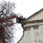 Demontaż uszkodzonej sterczyny