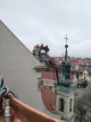 Demontaż uszkodzonej sterczyny