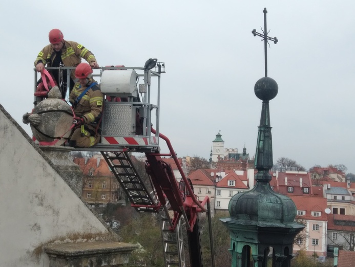 Demontaż uszkodzonej sterczyny