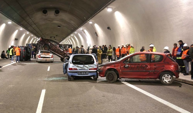 Tunel na zakopiance: ćwiczenia akcji gaszenia pożaru