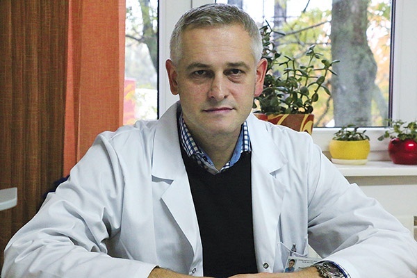 Doktor Mariusz Sałamacha od kilkunastu lat towarzyszy ludziom umierającym