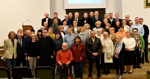 Wykładowcy i słuchacze podczas inauguracji nowego roku w Auli św. Jana Pawła II w radomskim seminarium. 