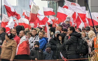 100 tysięcy biało-czerwonych flag w Warszawie