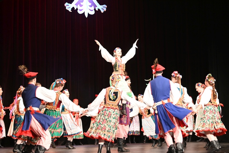 Świdnica. „Zasłużony Kulturze Gloria Artis” dla Marii Skiślewicz i Zespołu „Krąg”