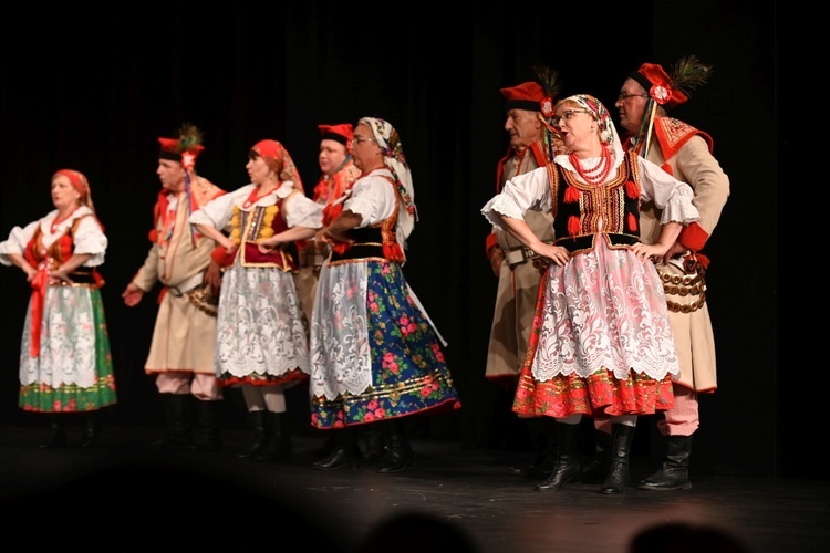 Świdnica. „Zasłużony Kulturze Gloria Artis” dla Marii Skiślewicz i Zespołu „Krąg”