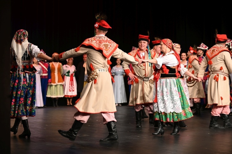 Świdnica. „Zasłużony Kulturze Gloria Artis” dla Marii Skiślewicz i Zespołu „Krąg”