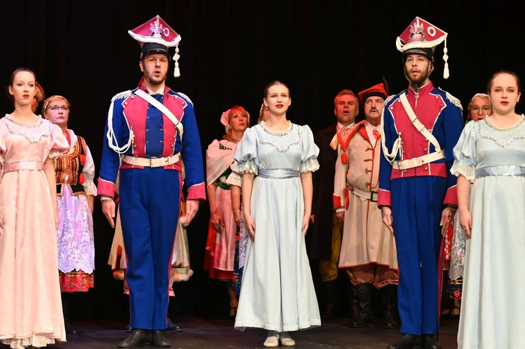 Świdnica. „Zasłużony Kulturze Gloria Artis” dla Marii Skiślewicz i Zespołu „Krąg”