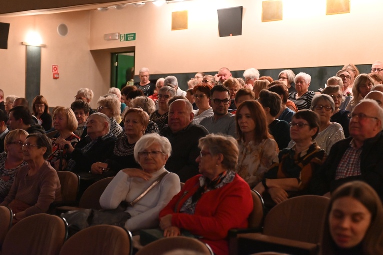 Świdnica. „Zasłużony Kulturze Gloria Artis” dla Marii Skiślewicz i Zespołu „Krąg”