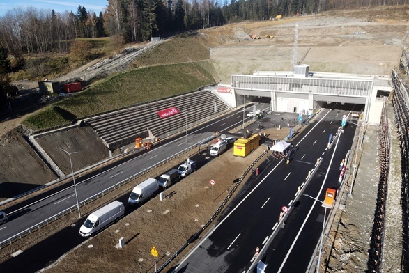 W sobotę otwarcie tunelu w ciągu zakopianki