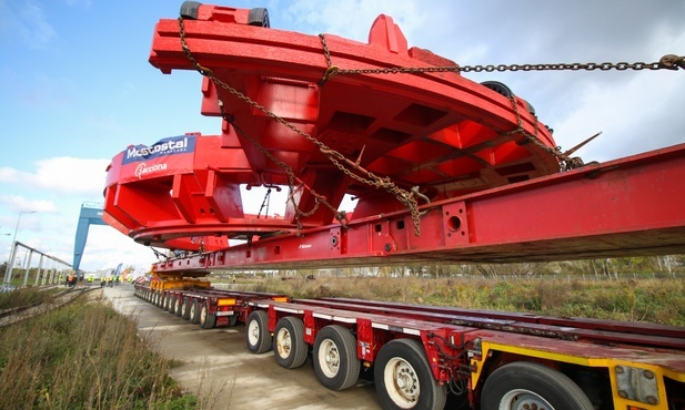 Gigantyczny transport wjedzie na A4 koło Krapkowic