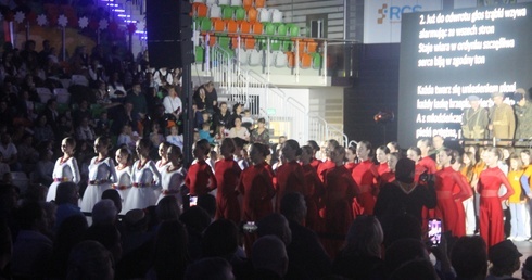 "Lance do boju, szable w dłoń..."