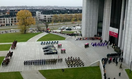 Uroczyste wprowadzenie doczesnych szczątków prezydentów RP na uchodźstwie do Świątyni Opatrzności Bożej.
