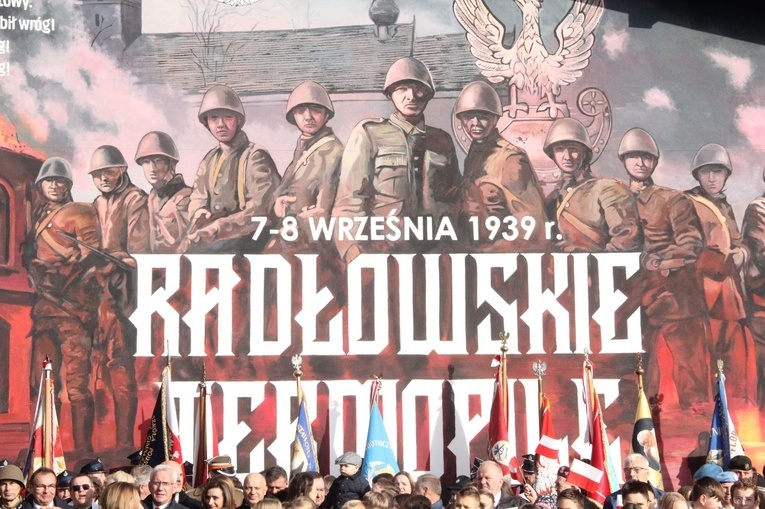 Radłów. Odsłonięcie muralu "Radłowskie Termopile"