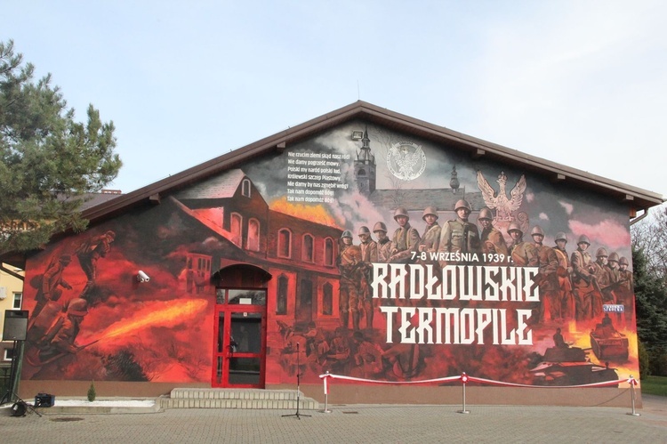 Radłów. Odsłonięcie muralu "Radłowskie Termopile"
