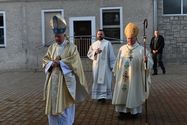 Polanica-Zdrój. Wprowadzenie obrazu MB Pompejańskiej z relikwiami bł. Bartolo Longo