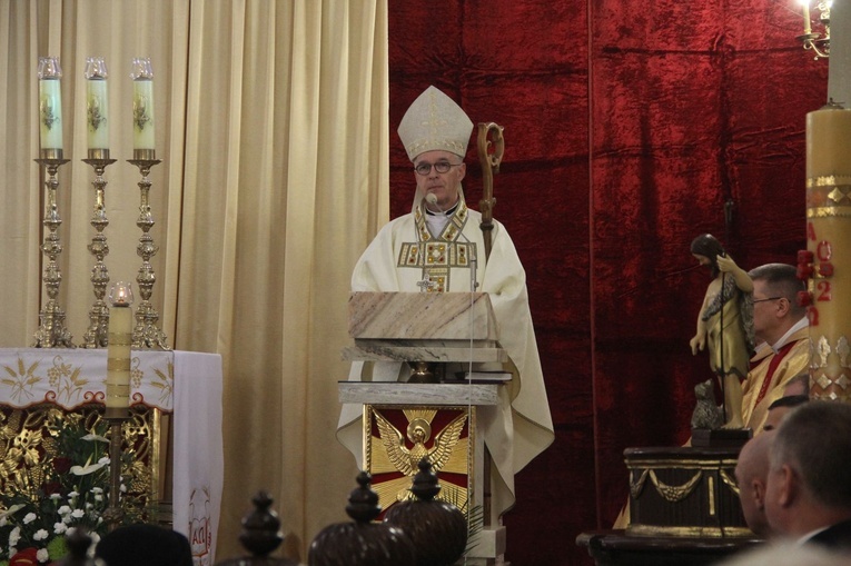 Nowy Sącz. Odsłonięcie tablicy upamiętniającej ks. ppłk. Andrzeja Niwę