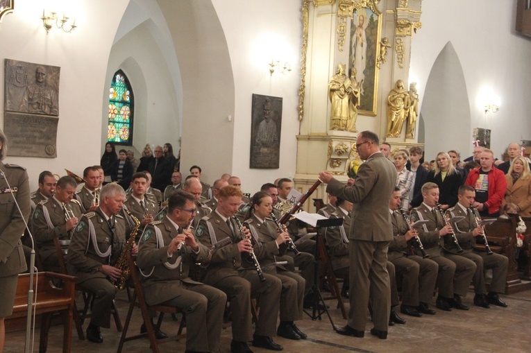 Nowy Sącz. Odsłonięcie tablicy upamiętniającej ks. ppłk. Andrzeja Niwę