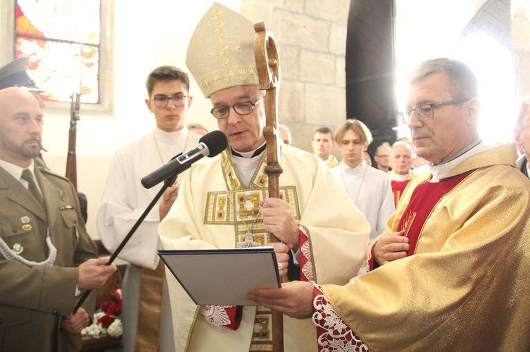 Nowy Sącz. Odsłonięcie tablicy upamiętniającej ks. ppłk. Andrzeja Niwę