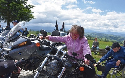 ▲	Wychowankowie PSONI na Dniu Godności na Bachledówce spotkali się m.in. z podhalańskimi motocyklistami.