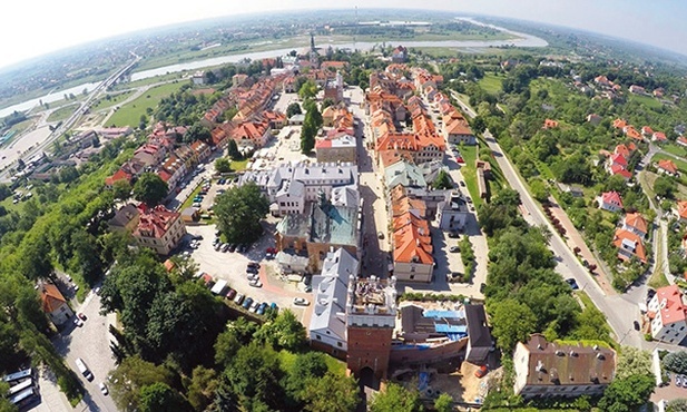  Sandomierz jest jednym z wielu miast lokowanych  w XIII wieku na prawie magdeburskim