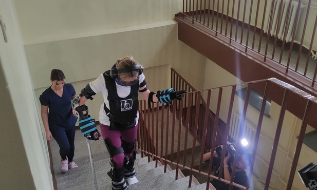 Katowice. Symulator starości na Śląskim Uniwersytecie Medycznym