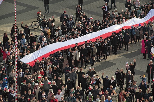 	Świętowanie z bazyliki przeniosło się na rynek.