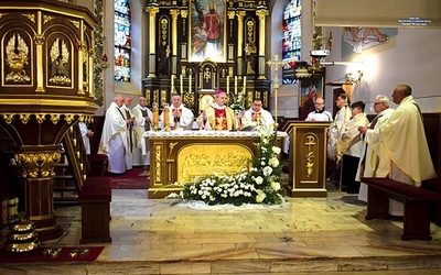 Uroczystościom przewodniczył biskup sandomierski.