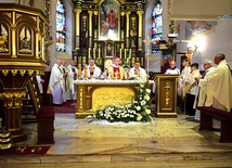 Uroczystościom przewodniczył biskup sandomierski.