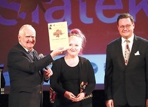 ▲	Piosenka retro jest bliska zespołowi Centrum Kultury w Żyrardowie – inspiruje, przynosi trofea i cieszy.