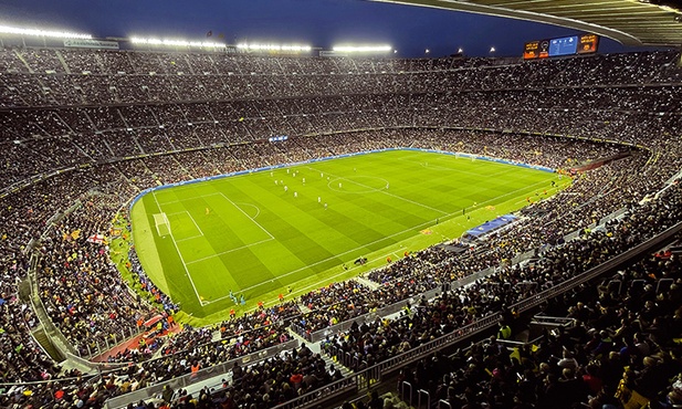 91 tysięcy widzów ogląda ćwierćfinał Ligi Mistrzów Kobiet. Barcelona pokonała odwiecznego rywala Real Madryt 5:2.
30.03.2022 Barcelona. Hiszpania