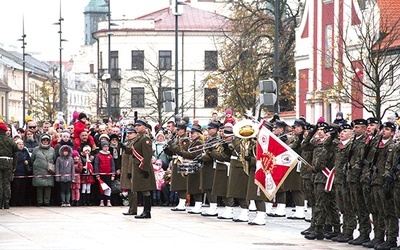 Mieszkańcy Lublina tłumnie uczestniczyli w uroczystościach w centrum miasta.