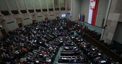 Sejm uchwalił zmiany prawa dot. państwowej komisji ds. pedofilii. Spięcie pomiędzy posłankami KO i Polski 2050