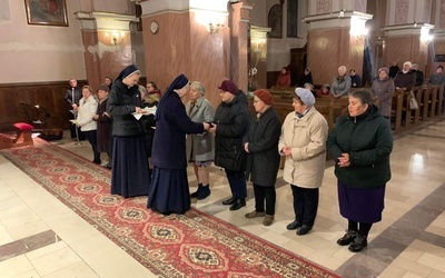 Moment włączenia nowych członków do Rodziny bł. Edmunda Bojanowskiego.