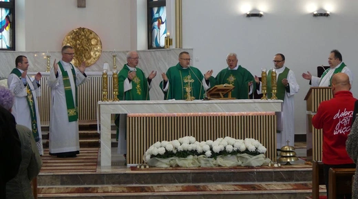 Wolontariusze POPŻ z regionu w siedzibie Caritas w Janowicach