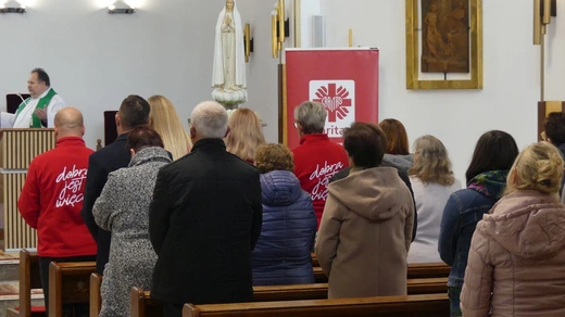 Wolontariusze POPŻ z regionu w siedzibie Caritas w Janowicach