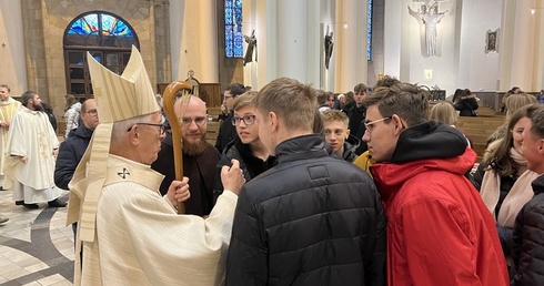 Abp Skworc do młodych: Skoro tu jesteście, to znaczy, że wam zależy na królestwie