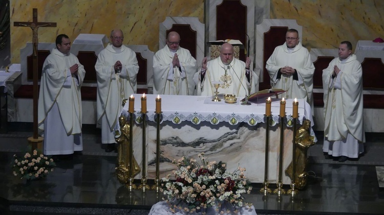 Bp Piotr Greger przewodniczył Mszy św. podczas obchodów 6. Światowego Dnia Ubogich w kościele NSPJ w Bielsku-Białej.