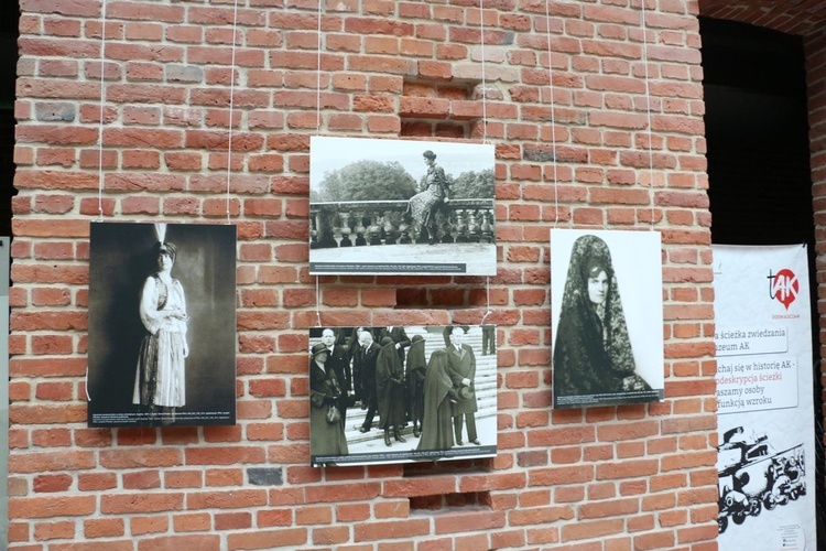 Prof. Karolina Lanckorońska na fotografiach