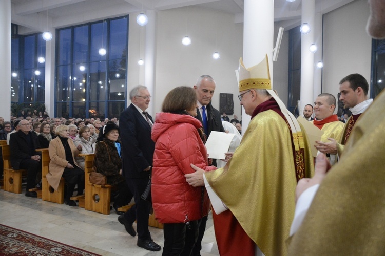 Jubileuszowe dyplomy dla pracowników instytucji diecezjalnych