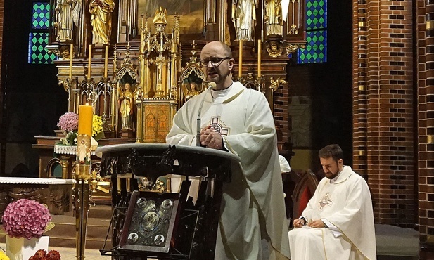 Bp Kopiec życzył młodym, by mieli odwagę patrzeć na siebie jako na tych, którzy zostali powołani do wielkich rzeczy