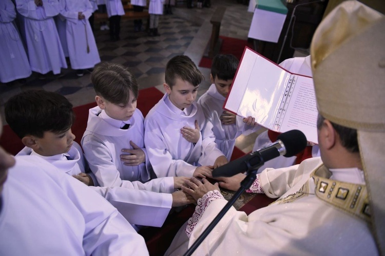 Lektorzy i ministranci w Nawojowej