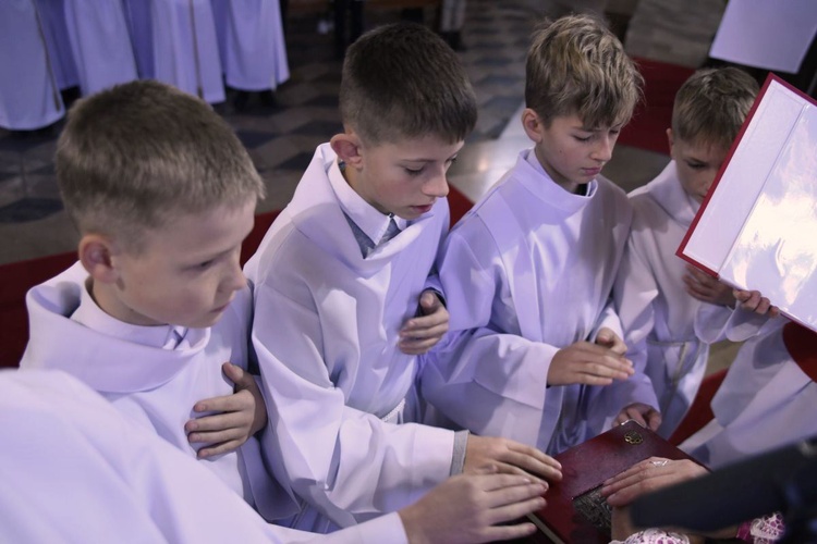 Lektorzy i ministranci w Nawojowej