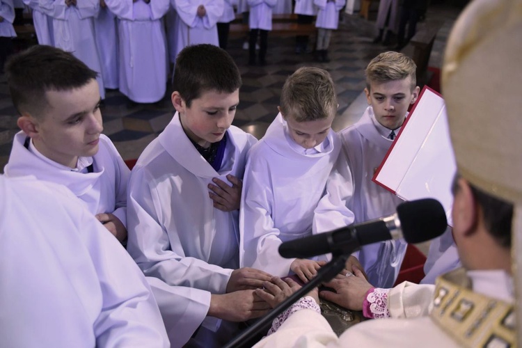 Lektorzy i ministranci w Nawojowej