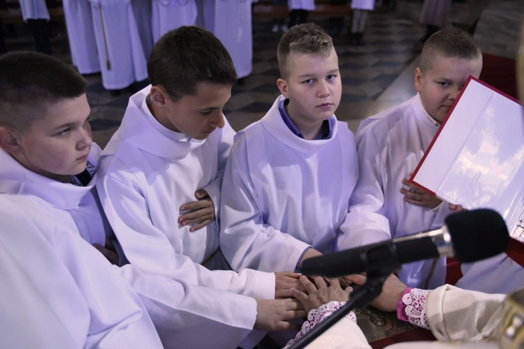 Lektorzy i ministranci w Nawojowej