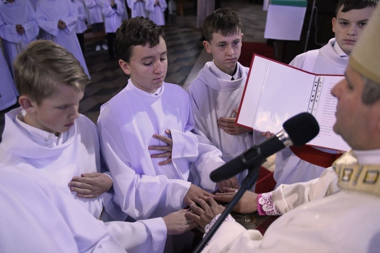 Lektorzy i ministranci w Nawojowej