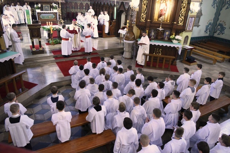 Lektorzy i ministranci w Nawojowej